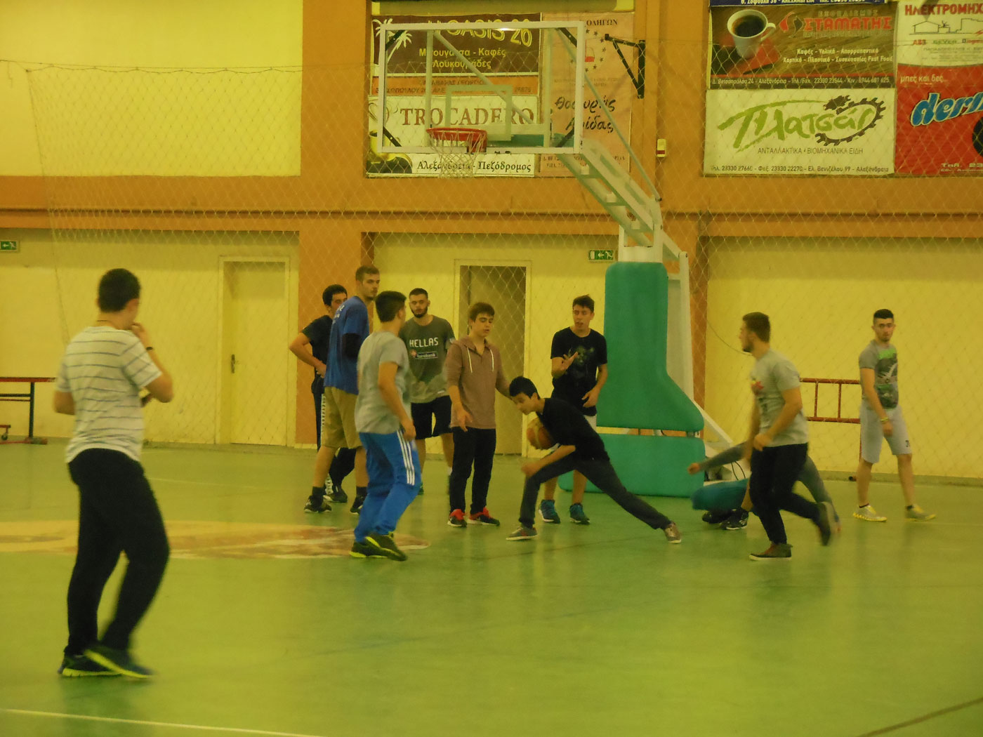 Μαθητές σε αγώνα μπάσκετ