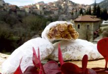 Καρυδένιοι κουραμπιέδες