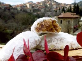 Καρυδένιοι κουραμπιέδες