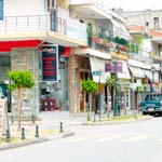 Ξεκινούν οι ενδιαμέσες εκπτώσεις, μετά το Πάσχα. Ποιες ώρες θα είναι ανοιχτά σήμερα και αύριο τα καταστήματα