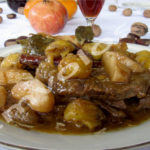 Μοσχαράκι με κάστανα, πράσινο μήλο, μέλι και πετιμέζι