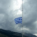Μεσίστια η Σημαία σε όλα τα δημόσια κτίρια σήμερα με απόφαση του Υπουργείου Εσωτερικών