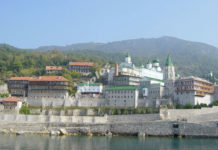 Μεγάλο κύμα Ρουμάνων πιστών «βούλιαξε» το Άγιον Όρος για τα Χριστούγεννα – Ρεκόρ επισκεψιμότητας στον Άθω το 2025