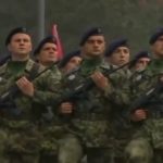 Σερβία: Στρατιώτες διαδήλωσαν διαμαρτυρόμενοι για τις συνθήκες εργασίας τους σε μια άνευ προηγουμένου κινητοποίηση στην χώρα