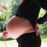 Οι γυναίκες που αργούν να κάνουν το πρώτο παιδί τους, έχουν μεγαλύτερη πιθανότητα να ζήσουν μετά τα 90