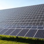 Αντιπαράθεση μεταξύ βιομηχανιών και παραγωγών ενέργειας από φωτοβολταϊκά, για το μέτρο της διακοψιμότητας