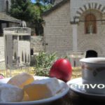 Λουκούμια αμυγδάλου από την Ιερά Μονή Τσούκας και καφές καλογερικός