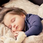 Να κοιμόμαστε μαζί με το παιδί; – Γράφει ο Ψυχολόγος Γιάννης Ξηντάρας
