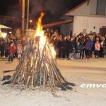 Νεόκαστρο: Το εντυπωσιακό άναμμα των κέδρων και το κάψιμο του Καρνάβαλου (βίντεο-φωτό)