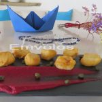 Λουκουμάδες μπακαλιάρου με σκορδαλιά παντζαριού και κάπαρη