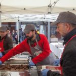 Πρόσφυγες από Αλεξάνδρεια και Βόλβη μαγειρεύουν παραδοσιακά εδέσματα και “μυούν” το κοινό στη γαστρονομική κουλτούρα των χωρών τους