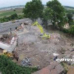 Άδενδρο: Κατεδαφίστηκε ο πάνω όροφος του κτιρίου για τον απεγκλωβισμό της μηχανής του μοιραίου τρένου – βίντεο-φωτο – εναέρια πλάνα