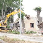 Άδενδρο: Κατεδαφίστηκε το παλιό κτίριο του ΟΣΕ. Ανέλκυση ενός ακόμη βαγονιού. – Βίντεο -φωτο