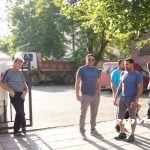 Αλεξάνδρεια: Επ’ αόριστον κατάληψη του αμαξοστάσιου του Δήμου από τους απολυθέντες συμβασιούχους εργαζόμενους καθαριότητας – βίντεο