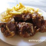 Κατσικάκι κοκκινιστό με πατάτες