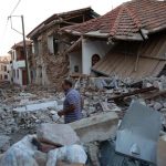 Μυτιλήνη σεισμός: Εκκενώθηκε το χωριό Βρισά – Κόσμος πάνω από τα ερείπια ψάχνει για τα υπάρχοντά του…