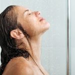 Ξέρετε ποια είναι τα λάθη που κάνουμε όταν πλενόμαστε; – Γράφει η Μαρία Αλιμπέρτη – Κατσάνη