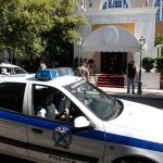 Εξαρθρώθηκε κύκλωμα απατεώνων σε Ημαθία, Θεσσαλονίκη και Αθήνα που θησαύριζε με πρόσχημα την τακτοποίηση κόκκινων δανείων. Εντόπιζαν θύματα μέσω ιερομόναχων και μέντιουμ