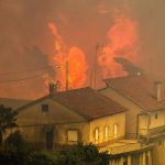 Πορτογαλία-πυρκαγιά: Τριήμερο εθνικό πένθος, μαίνεται εκτός ελέγχου η πυρκαγιά παρά τις προσπάθειες 600 πυροσβεστών – 62 οι νεκροί