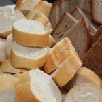 Είναι το λευκό ή το μαύρο ψωμί πιο υγιεινό; Εξαρτάται από τον κάθε άνθρωπο, σύμφωνα με νέα έρευνα