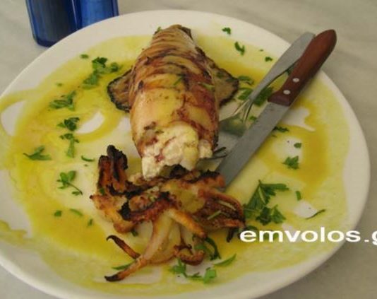 Καλαμάρι γεμιστό με τυρί φέτα