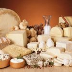 Η κατανάλωση γαλακτοκομικών, ακόμη και με πλήρη λιπαρά, συνδέεται με μειωμένο κίνδυνο καρδιοπάθειας και πρόωρης θνησιμότητας, σύμφωνα με μια νέα διεθνή έρευνα