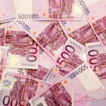 Ελβετία: Έρευνα των αρχών για τα 500ευρα που βούλωσαν τις τουαλέτες σε μια τράπεζα και σε τρία εστιατόρια.