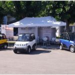 Σε εμπορική διάθεση ένα ηλεκτρικό διθέσιο ΙΧ, που σχεδιάστηκε και κατασκευάζεται από Έλληνες και Κινέζους επιχειρηματίες