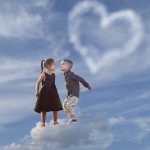 Τα παιδιά με φανταστικούς φίλους δεν είναι κοινωνικά απομονωμένα – Γράφει η Μαρία Αλιμπέρτη – Κατσάνη