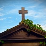 Στενήμαχος Ημαθίας: Δεν είχαν το Θεό τους… Έκλεβαν από τα νεκροταφεία καντήλια, θυμιατά και βάζα