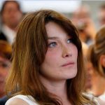 Η Κάρλα Μπρούνι μιλάει στο ΑΠΕ-ΜΠΕ: «Αισθάνομαι πολύ κοντά στην Ελλάδα»