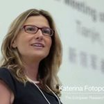 Αρκεί ένα απαλό άγγιγμα ακόμη κι ενός ξένου για να μετριασθεί ο ψυχικός πόνος της κοινωνικής απόρριψης