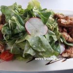 Κοτόπουλο σαλάτα με βαλεριάνα και σάλτσα γιαουρτιού – Μια νόστιμη χορταστική σαλάτα Κοτόπουλο σαλάτα με βαλεριάνα και σάλτσα γιαουρτιού