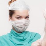 Ελαφρώς μικρότερη η θνησιμότητα των ασθενών που χειρουργήθηκαν από γυναίκα σε σχέση με άνδρα χειρουργό, σύμφωνα με καναδική μελέτη