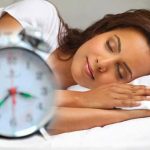 Οι 7 κακές συνήθειες που μας κρατούν ξύπνιους τα βράδια