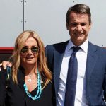 Για «ανελέητη στοχοποίηση» της συζύγου του κάνει λόγο ο Κυρ. Μητσοτάκης σχολιάζοντας στο twitter την επίθεση στο μαγαζί της