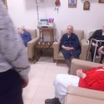 Υγεία: Όσο μικρότερο είναι το ποσοστό εμβολιασμένου προσωπικού των μονάδων φροντίδας, τόσο περισσότεροι είναι οι θάνατοι και οι μολύνσεις των ηλικιωμένων