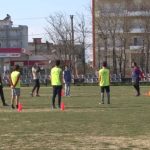 ΕΙΔΗΣΕΙΣ ΣΕ ΒΙΝΤΕΟ: Πρόσφυγες επικοινωνούν με τη γλώσσα του ποδοσφαίρου