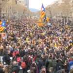 ΕΙΔΗΣΕΙΣ ΣΕ ΒΙΝΤΕΟ: Μεγάλη διαδήλωση διαμαρτυρίας για τη σύλληψη του Κάρλες Πουτζντεμόν στη Βαρκελώνη