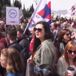 ΕΙΔΗΣΕΙΣ ΣΕ ΒΙΝΤΕΟ: Εκπαιδευτικοί και φοιτητές πραγματοποίησαν παράσταση διαμαρτυρίας στο Υπουργείο Παιδείας