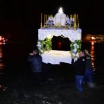 ΕΙΔΗΣΕΙΣ ΣΕ ΒΙΝΤΕΟ: Τολό: Η εντυπωσιακή περιφορά επιταφίου μέσα στη θάλασσα