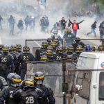 Γαλλία: Ο Εμανουέλ Μακρόν καταδίκασε ‘΄με απόλυτα κατηγορηματικό τρόπο τα βίαια επεισόδια” που ξέσπασαν στο Παρίσι