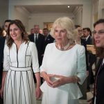 Στο Μουσείο Μπενάκη η Μπέττυ Μπαζιάνα και η δούκισσα της Κορνουάλης Καμίλα