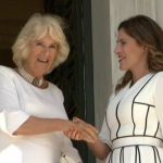 ΕΙΔΗΣΕΙΣ ΣΕ ΒΙΝΤΕΟ: Μπέτυ Μπαζιάνα και δούκισσα της Κορνουάλης, Καμίλα, στα λευκά το Μουσείο Μπενάκη