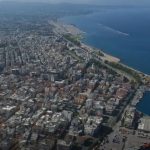 ΕΙΔΗΣΕΙΣ ΣΕ ΒΙΝΤΕΟ: 450 αστυνομικοί στο λιμάνι της Πάτρας απομακρύνουν τους μετανάστες