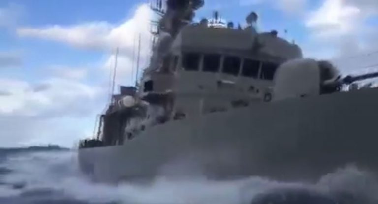 ΕΙΔΗΣΕΙΣ ΣΕ ΒΙΝΤΕΟ: Τουρκικό εμπορικό «ακούμπησε» την κανονιοφόρο Αρματωλός ανοιχτά της Λέσβου