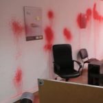 ΕΙΔΗΣΕΙΣ ΣΕ ΒΙΝΤΕΟ: Εισβολή του Ρουβίκωνα στη ΜΚΟ Οxfam στην πλατεία Βικτωρίας