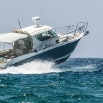 Τραγωδία στα Σφακιά: Ταχύπλοο προσέκρουσε σε βράχια με αποτέλεσμα να χάσουν τη ζωή τους τρεις νέοι, 32, 33 και 35 ετών