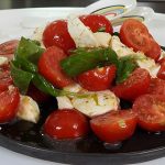 Συνταγή: Ορεκτικό με ντοματίνια και μαριναρισμένη μοτσαρέλα – Από τον chef Βαγγέλη Δρίσκα – βίντεο Ορεκτικό με ντοματίνια και μαριναρισμένη μοτσαρέλα