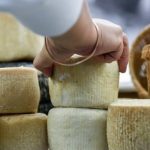 Τα γαλακτοκομικά προϊόντα ανεβάζουν τις παγκόσμιες τιμές των τροφίμων. – Της Ειρήνης Αιμονιώτη